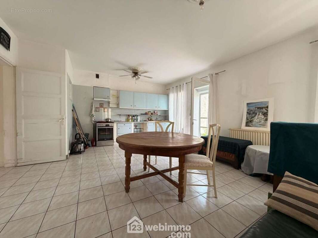 De 31,2 m2... - Maison à CHATELLERAULT