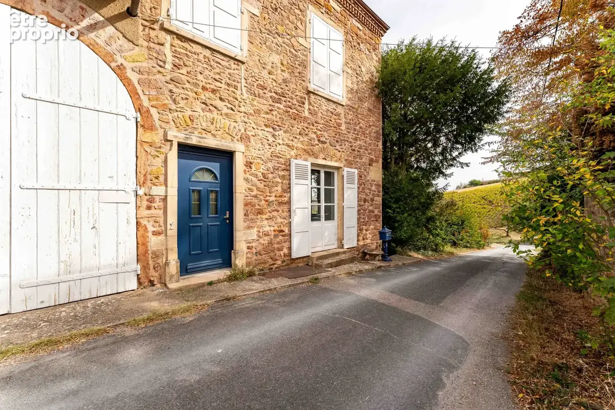 Photo Maison à Salles-Arbuissonnas-En-Beaujolais au prix de 535 000€