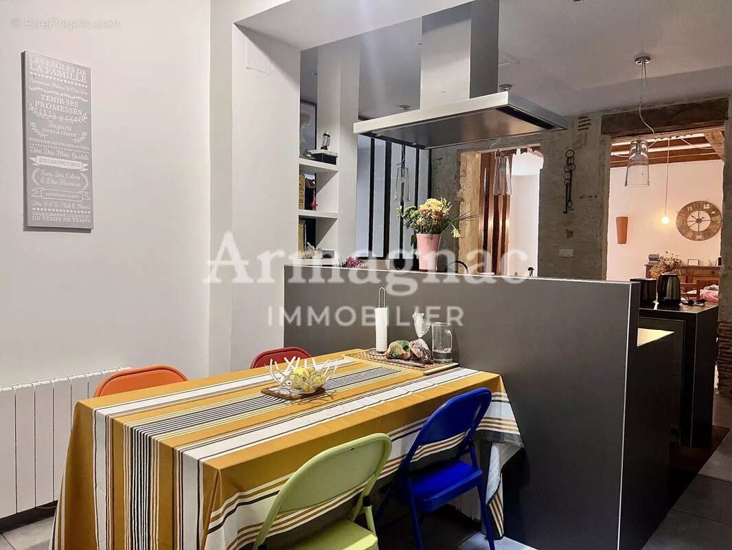 Maison à VIC-FEZENSAC