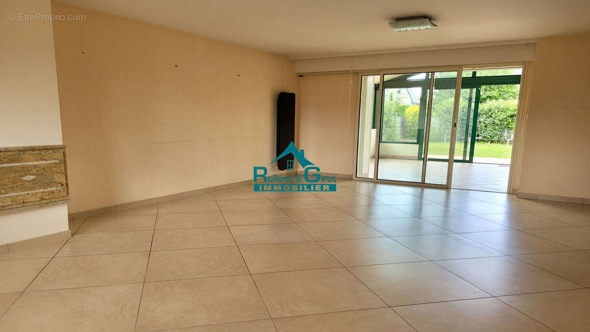 Maison familiale 140 m² habitables sur près de 600 m² de terrain avec sous-sol et grand garage - photo 4