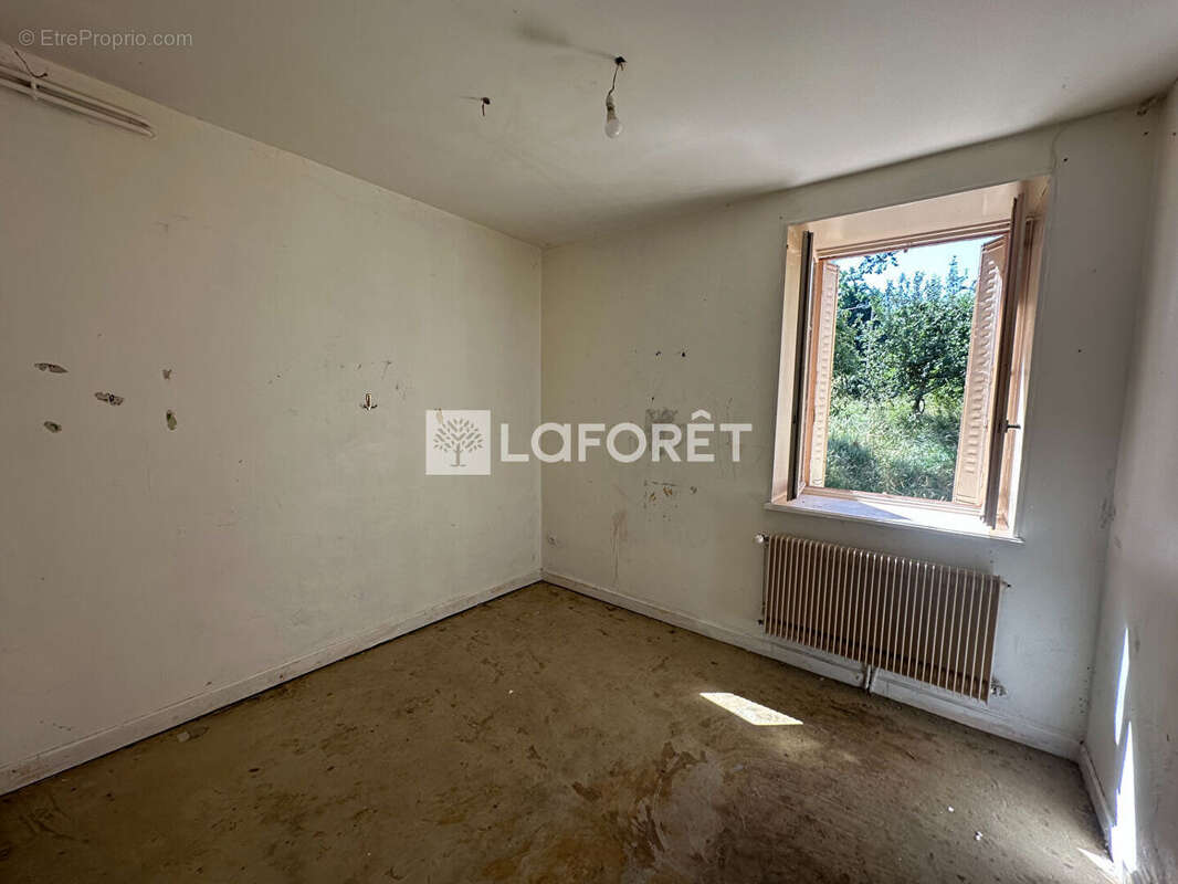 Appartement à SAINT-MARTIN-D'ESTREAUX