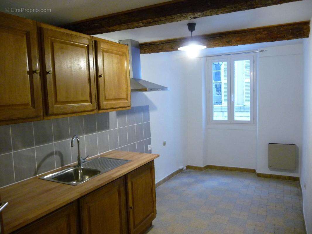 Immeuble de rapport à vendre, RDC+5 comprenant 5 appartement et un local commercial, TOULON centre historique (83000), proche du - photo 9