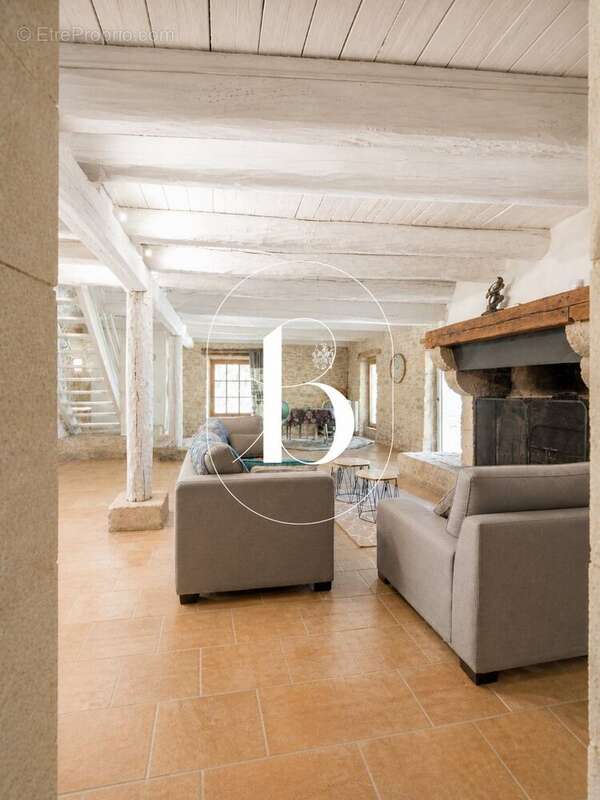 Maison à SAINT-VICTOR-LA-COSTE