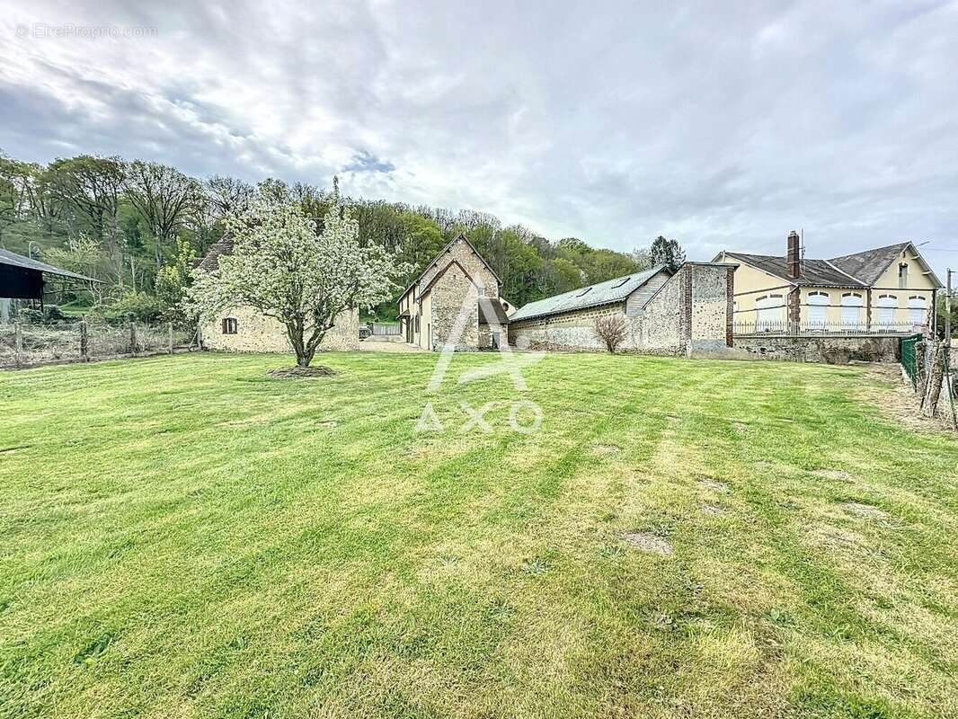 Maison à SAINT-VICTOR-DE-BUTHON