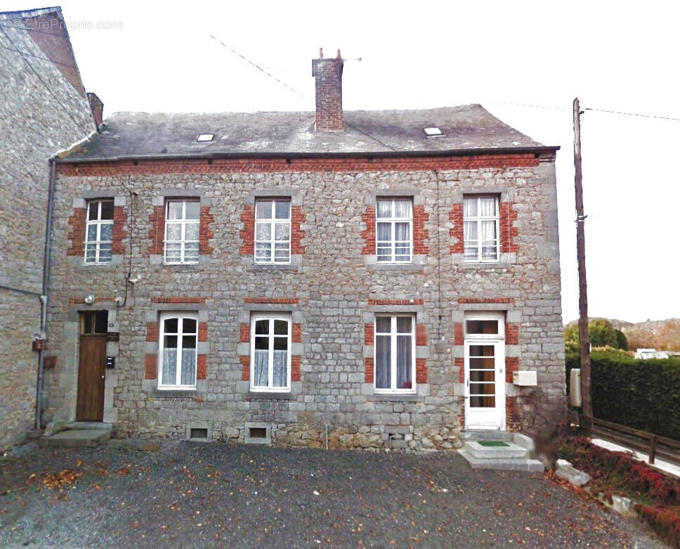 Maison à COUSOLRE