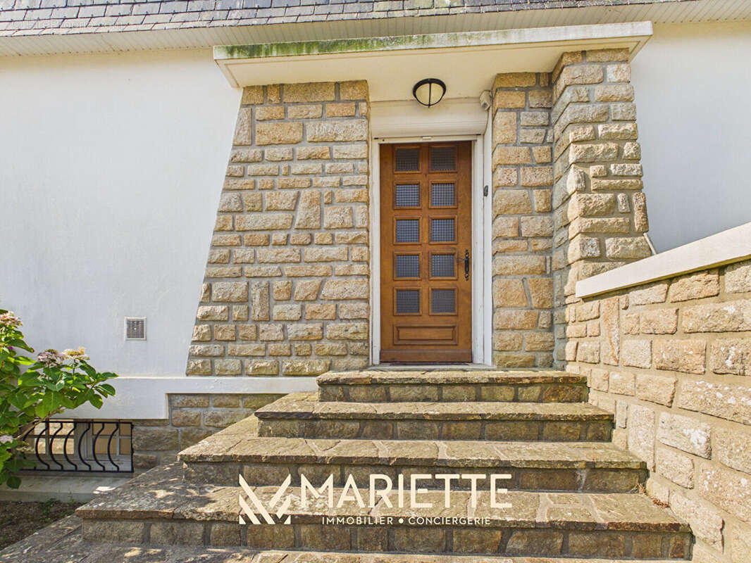 "ARLETTE", Concarneau Beuzec Maison avec travaux sur joli terrain arboré - photo 12