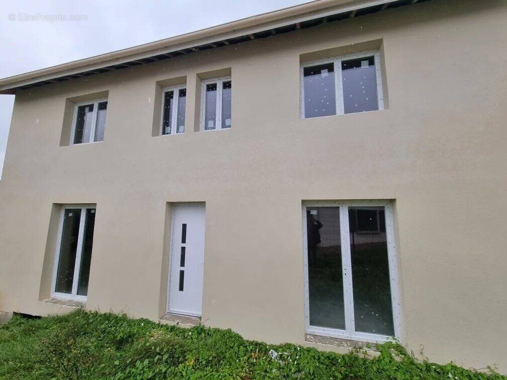 Maison à MOUROUX