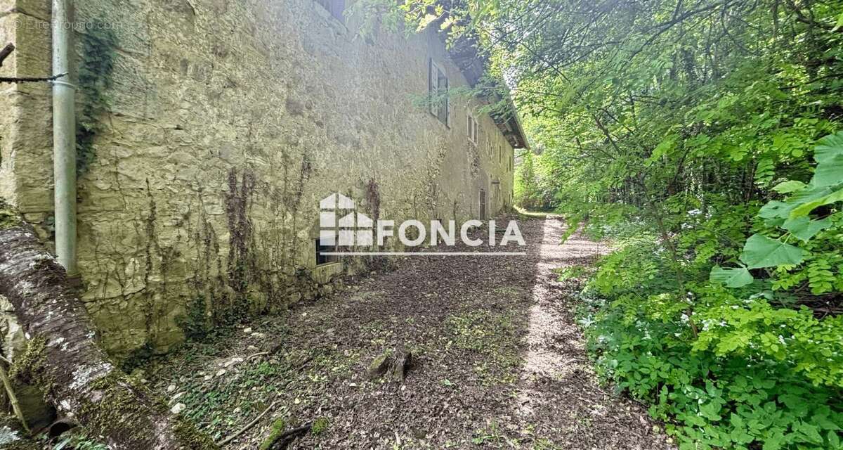 Propriété au calme  , Domaine "Les Feux" historique composé de plusieurs bâtisses - photo 15