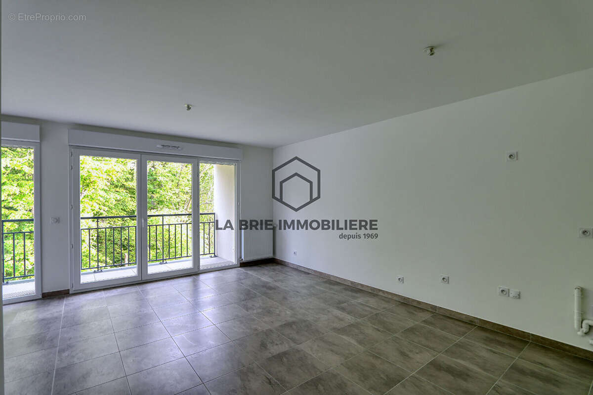 Appartement à EMERAINVILLE