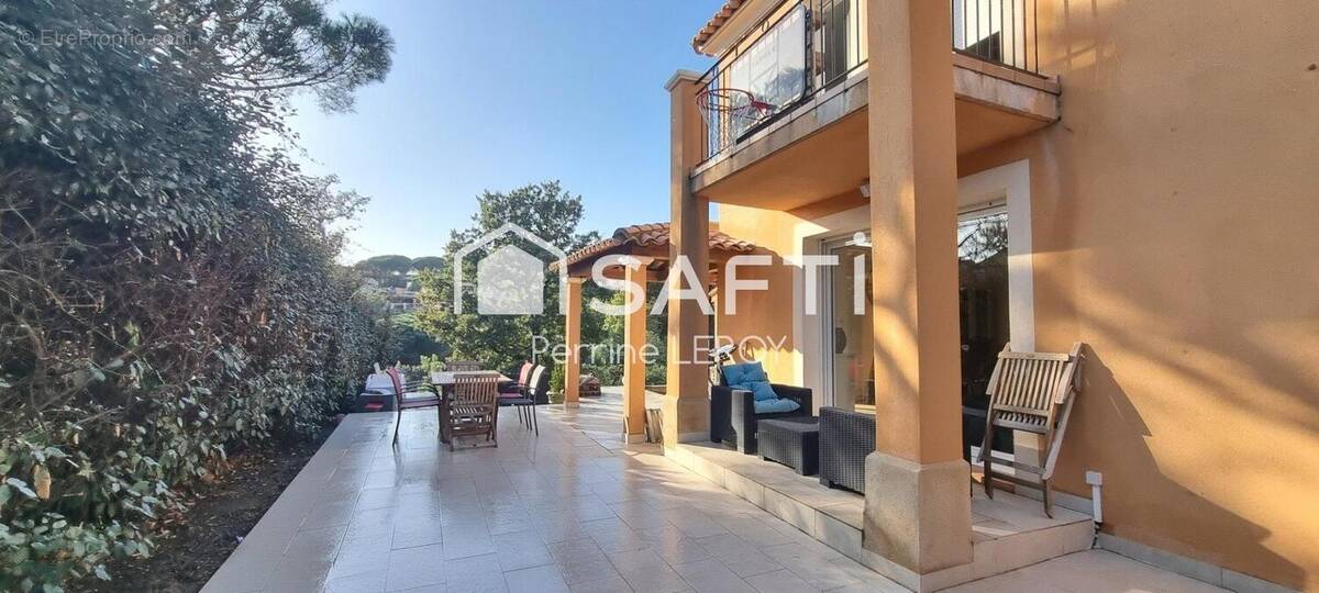 Photo 1 - Maison à ROQUEBRUNE-SUR-ARGENS