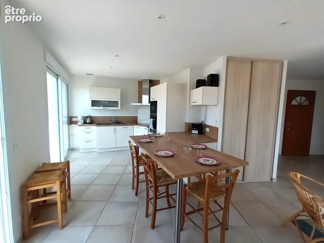 Appartement refait à neuf situé à seulement 2mn de la plage de Royan. - photo 2