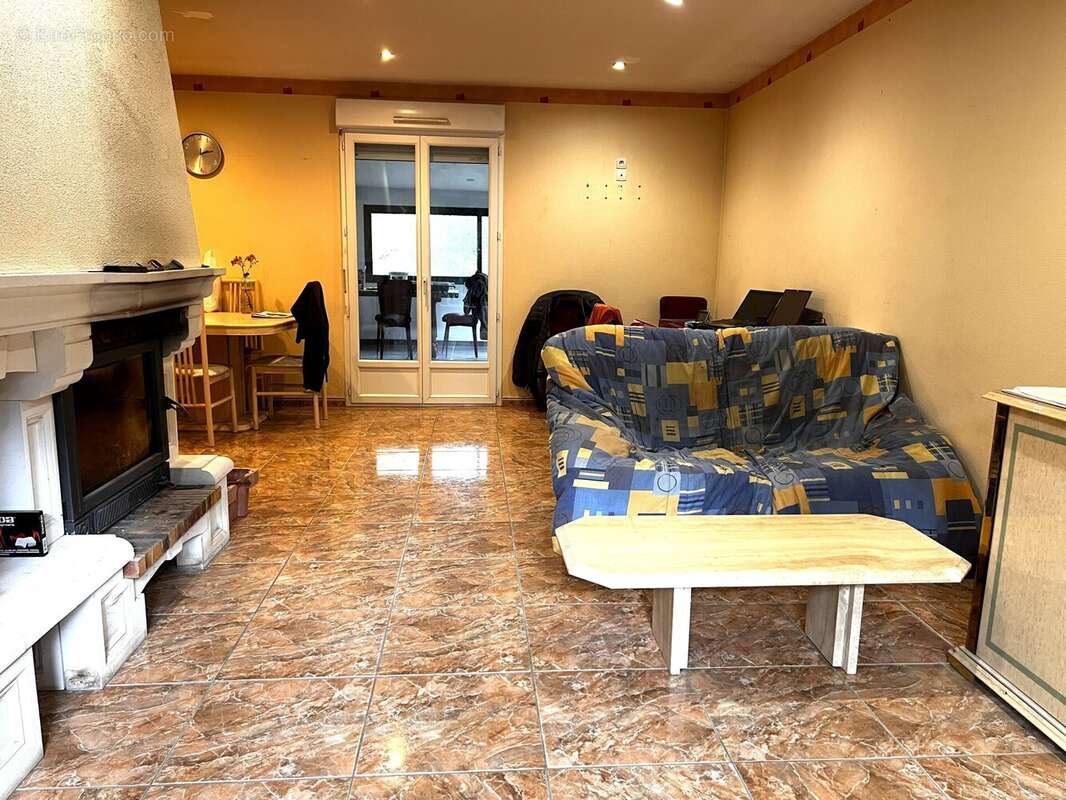 Maison à POUILLY-SUR-SAONE