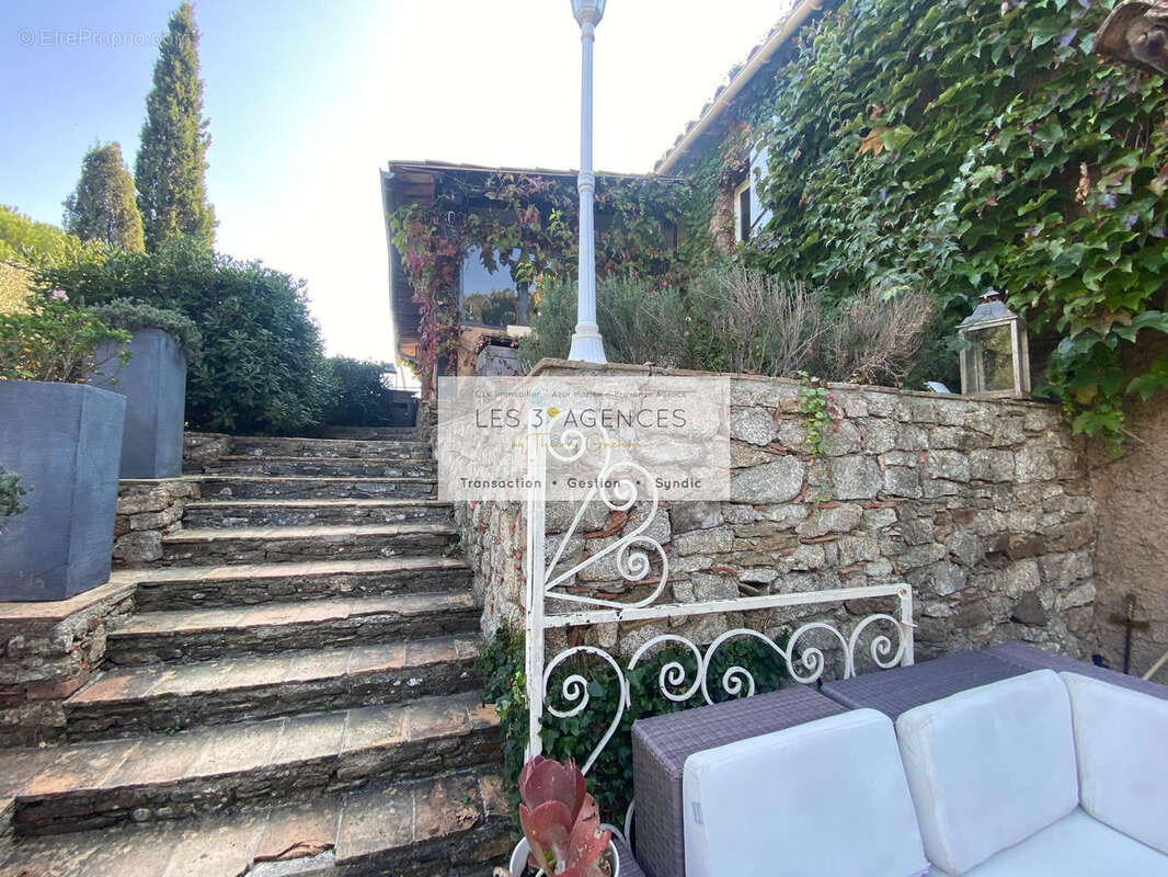 Maison à LA GARDE-FREINET