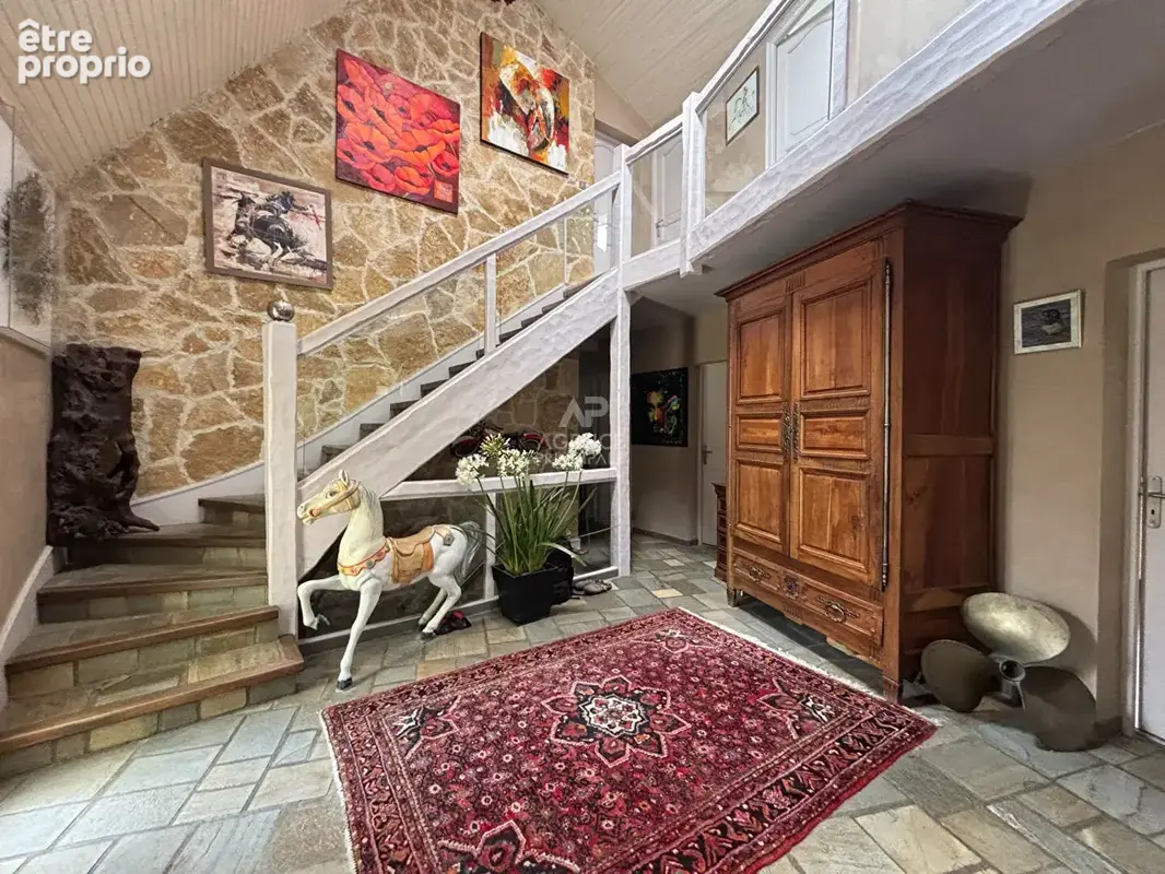 Maison d'exception à vendre à Saint Ouen l'Aumône - 8 pièces, 195,75 m² sur 1131 m² de terrain - photo 4