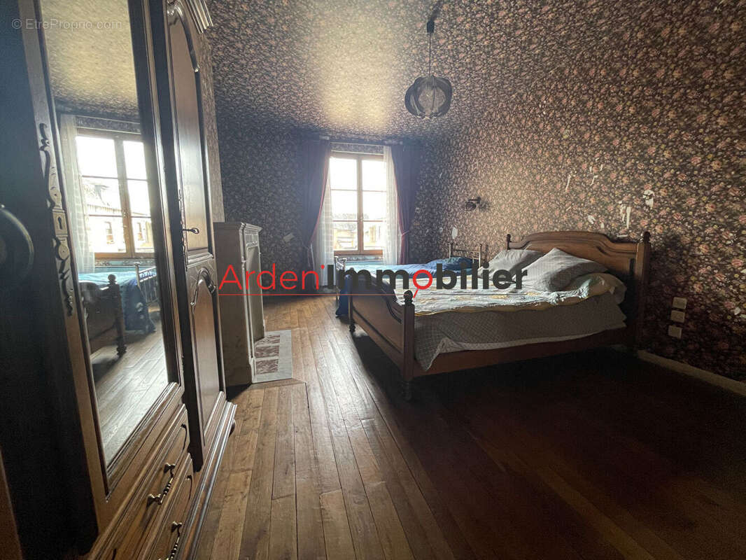 Maison à CHATEAU-PORCIEN