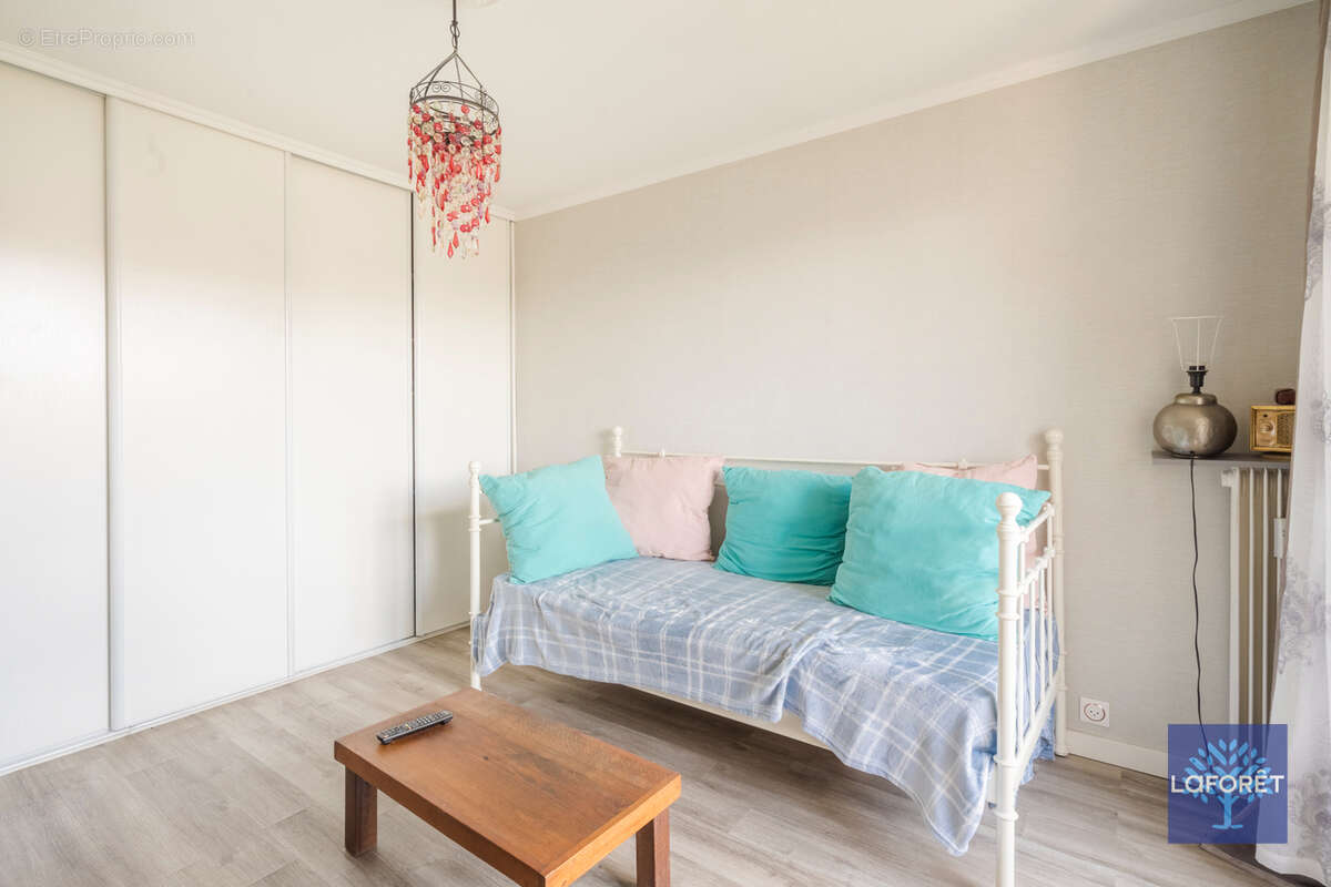 Appartement à LES PAVILLONS-SOUS-BOIS