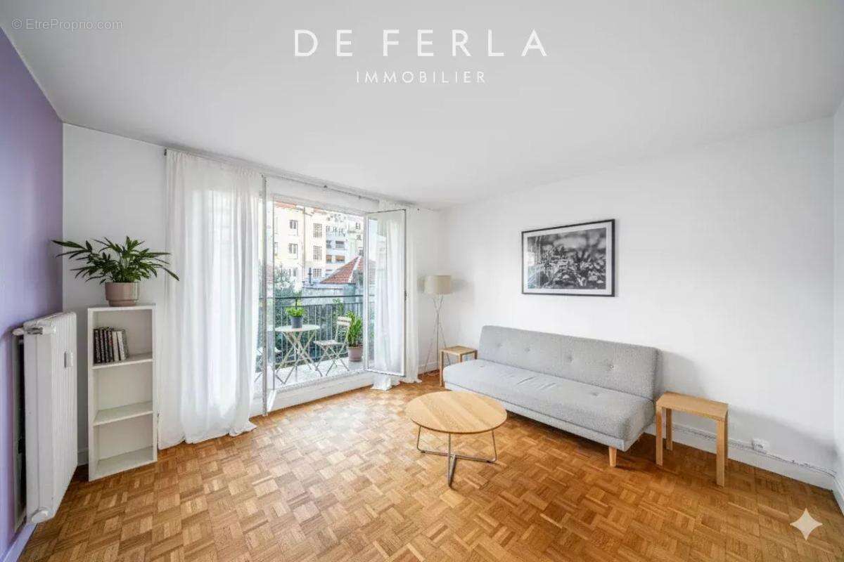 Appartement à PARIS-15E