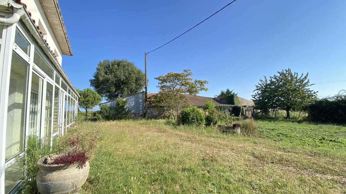 Maison à CHENAC-SAINT-SEURIN-D&#039;UZET