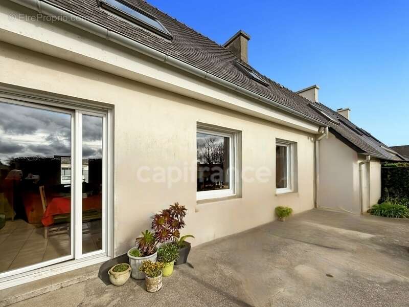 Maison à LE RELECQ-KERHUON