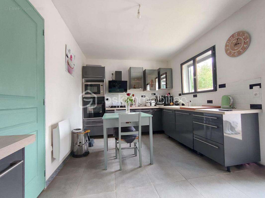 Maison de ville, quatre chambres, terrain - photo 3