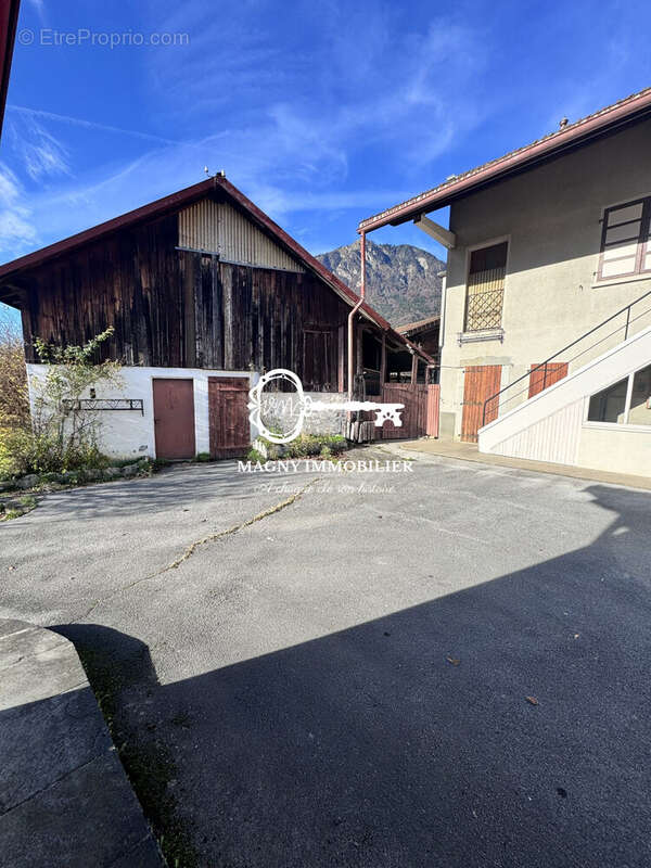 DEPENDANCE  - Maison à MARIGNIER