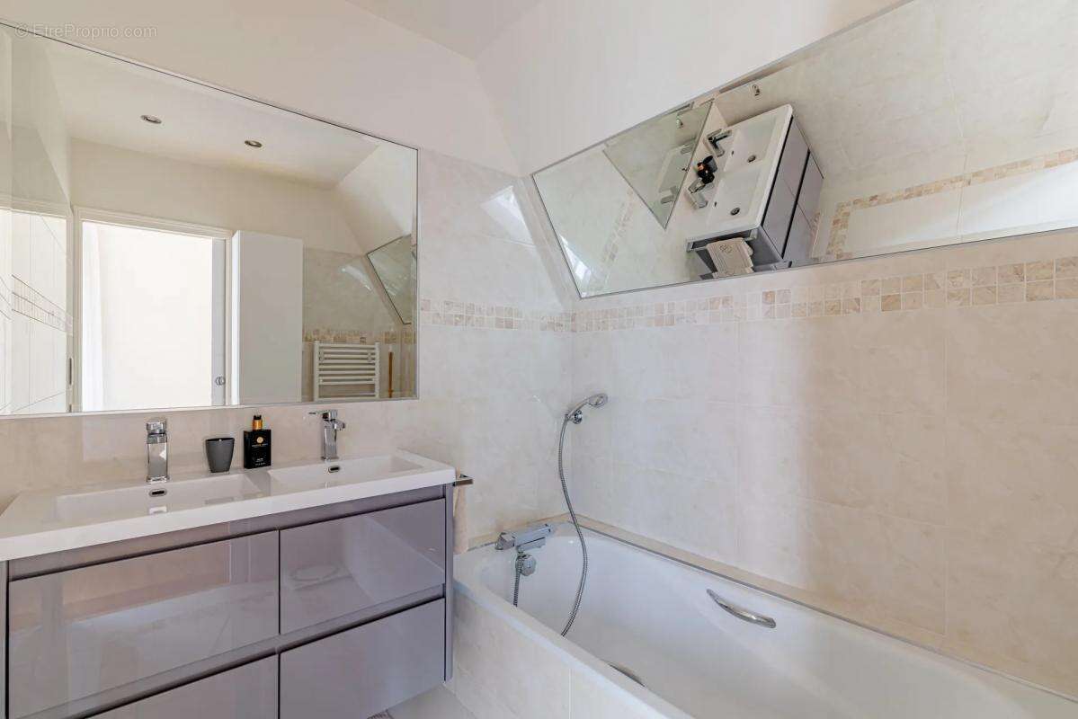 Maison à CHENNEVIERES-SUR-MARNE