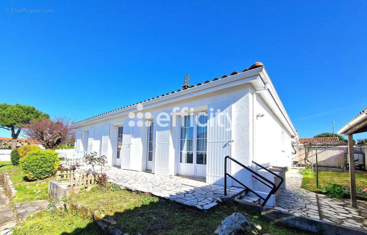 Maison à VAUX-SUR-MER