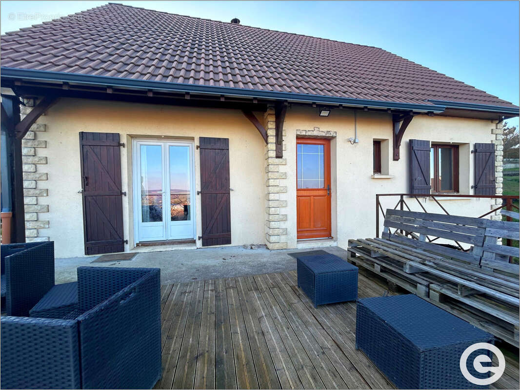 Maison à PONT-SUR-YONNE