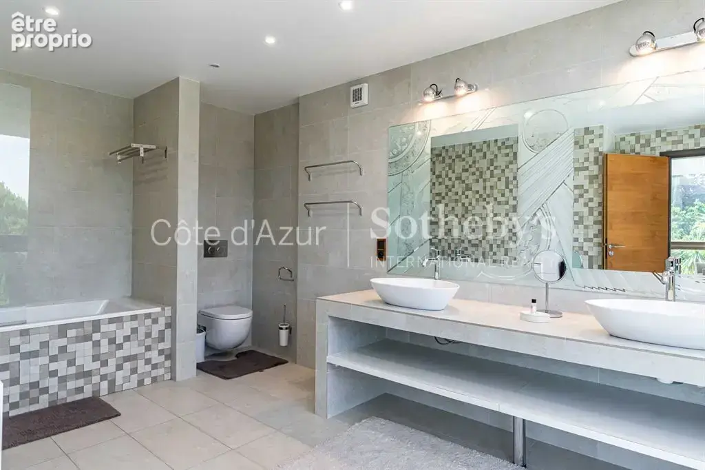 Villa contemporaine avec six suites, appartement indépendant et vue mer panoramique à Super Cannes - photo 6
