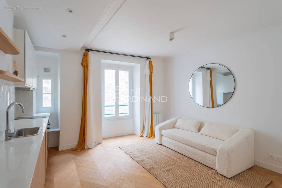 Appartement à PARIS-17E