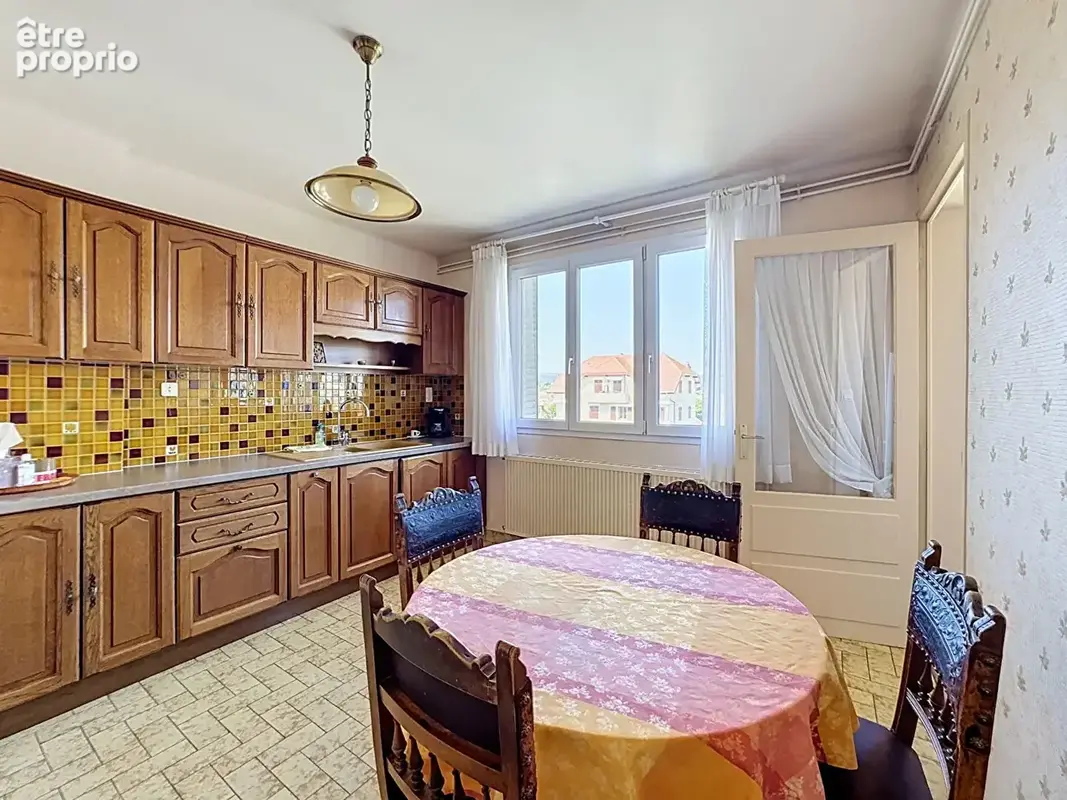 Appartement traversant de 82,64 m² - Dernier étage - À rénover selon vos envies - photo 8