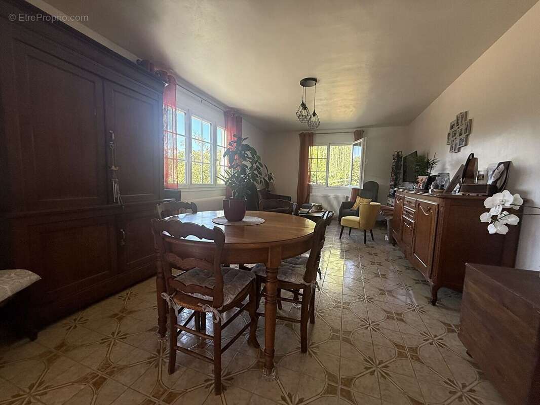 Maison à SAINT-OUEN-LE-HOUX