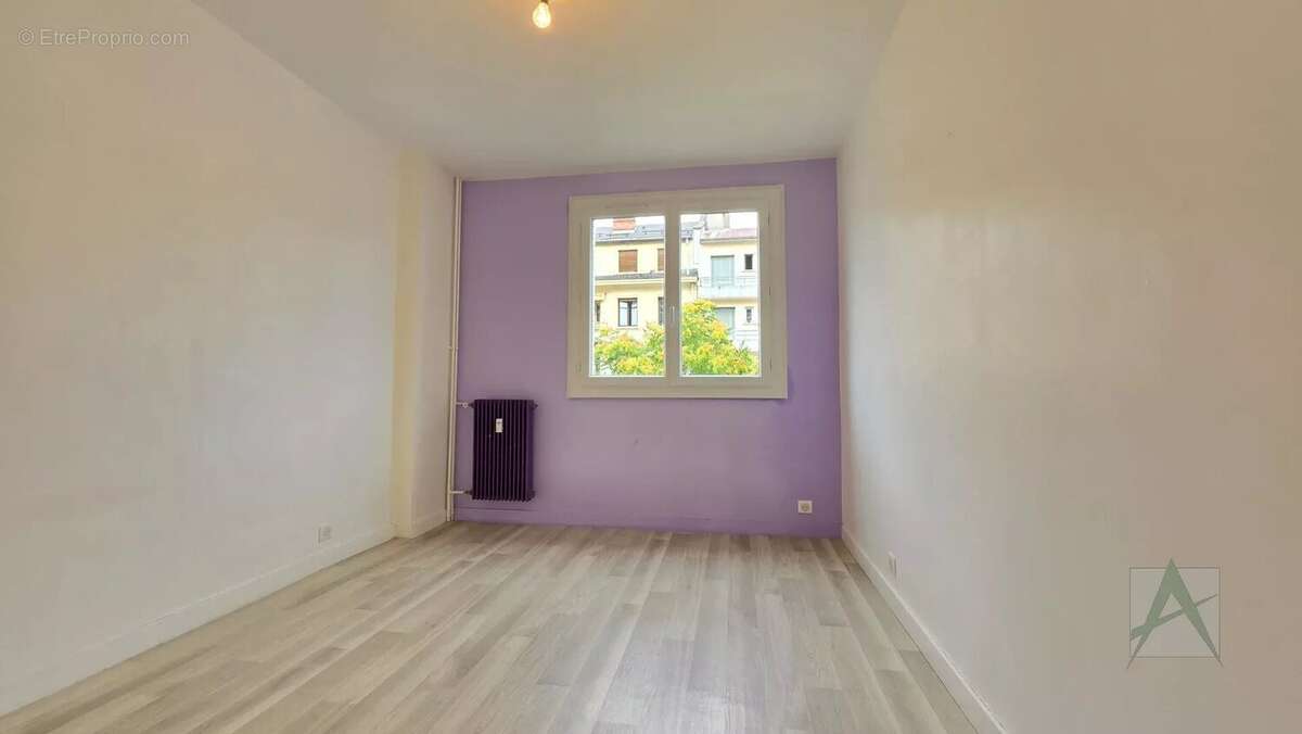 CHAMBERY - T4 2ème étage centre ville - photo 14