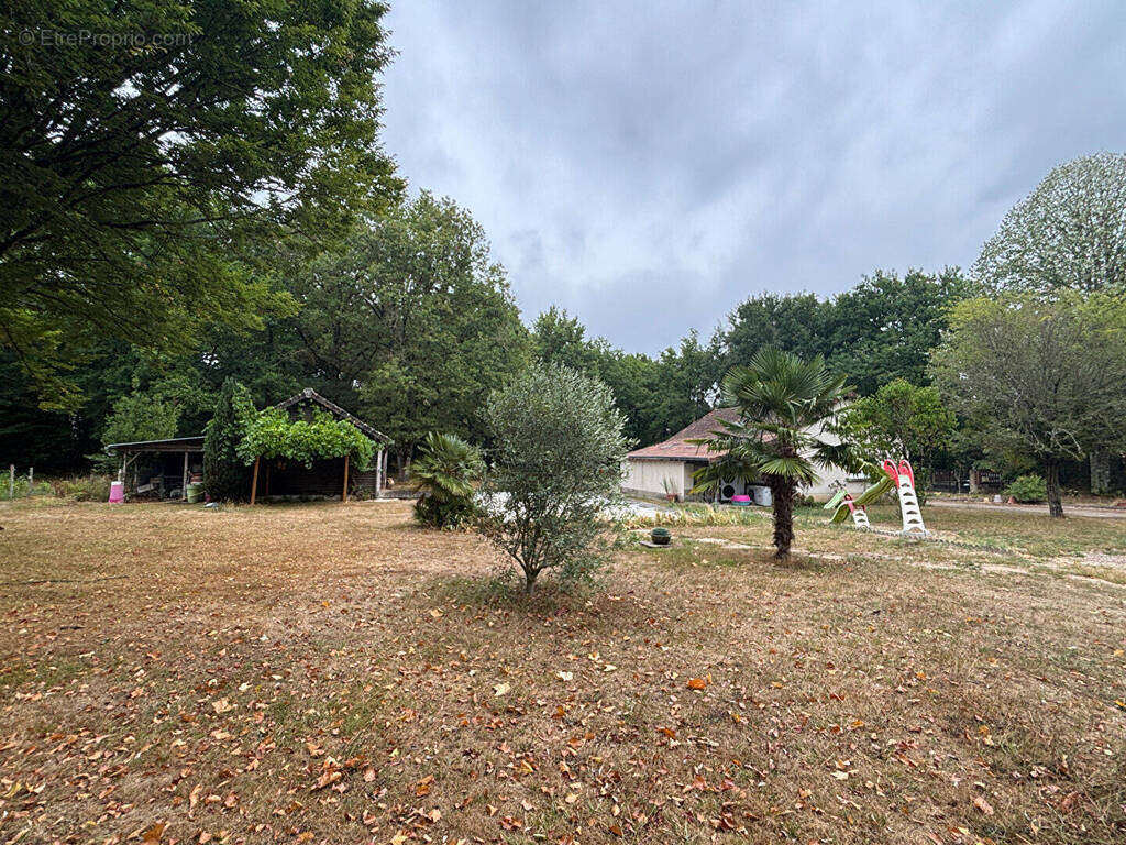 Maison à SASSIERGES-SAINT-GERMAIN