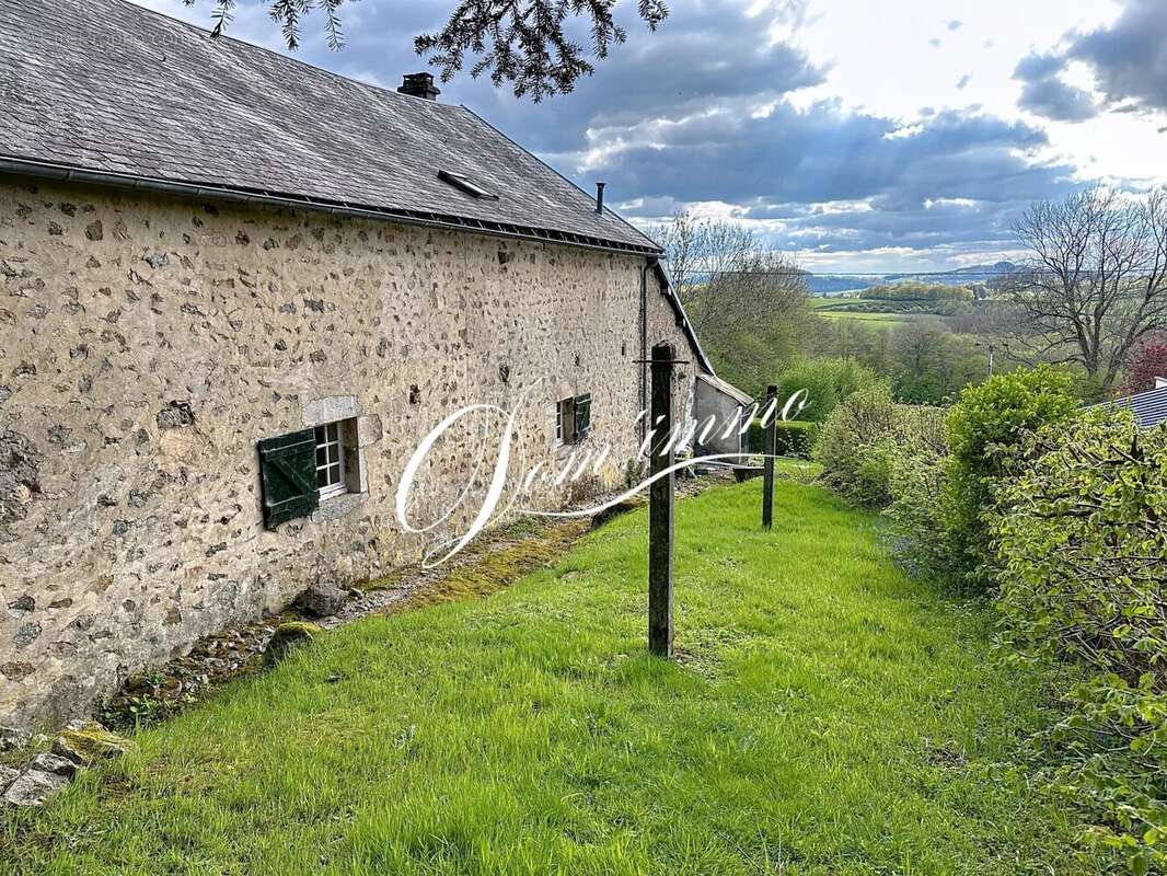 Maison à MONTSAUCHE-LES-SETTONS