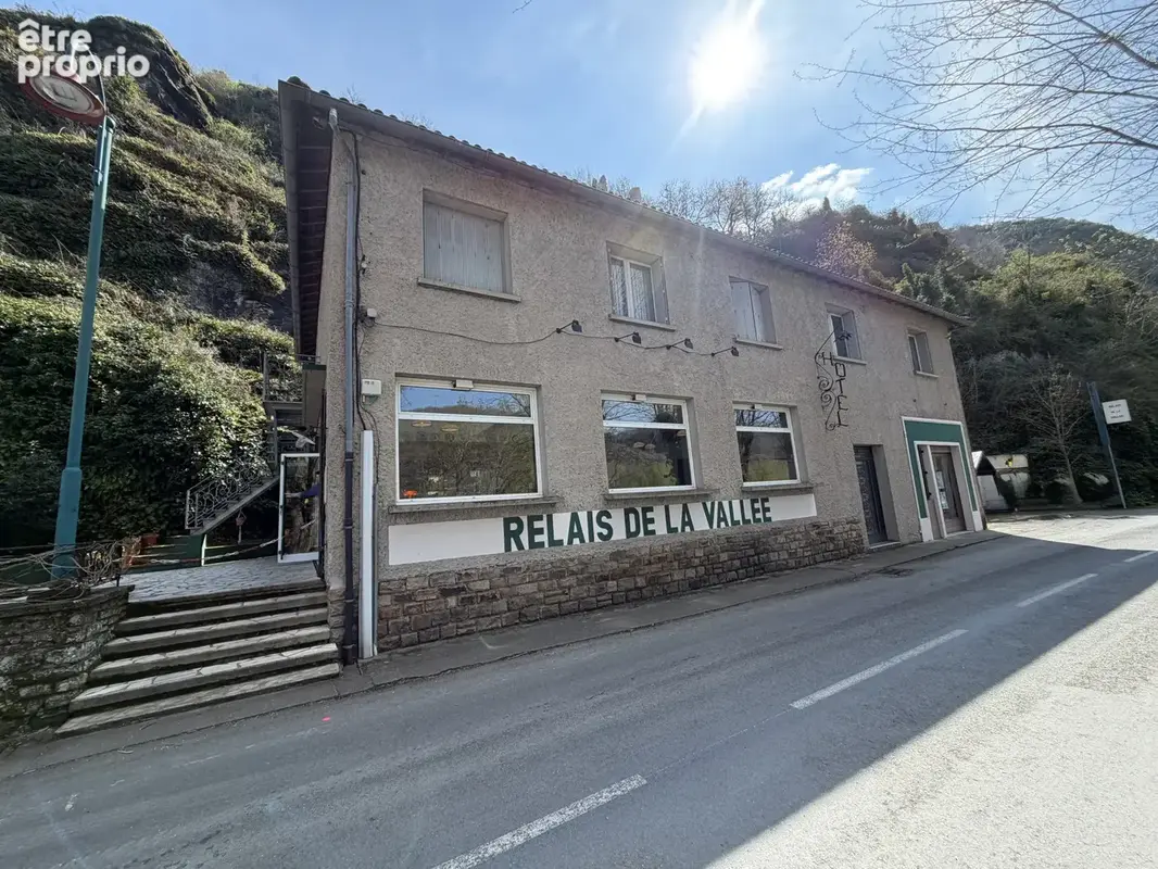 11 pièces 403 m² · à Ambialet · 403 m² · 265 000 €