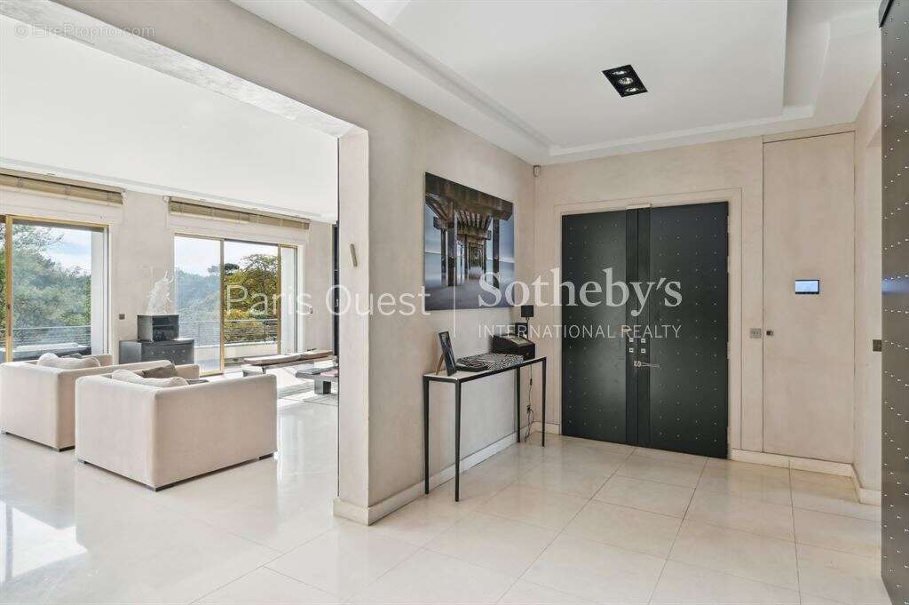 Appartement à NEUILLY-SUR-SEINE