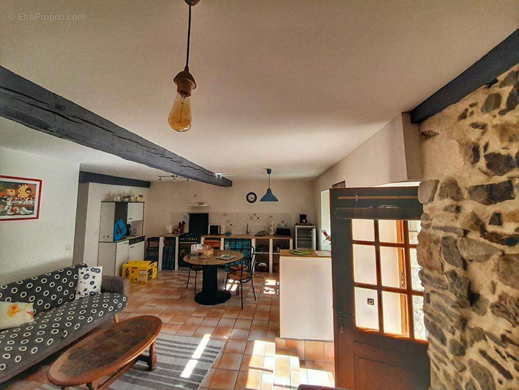 Maison entièrement rénovée avec jardin, alliant cachet et rentabilité locative - photo 7