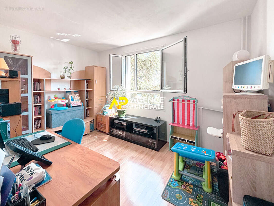 Sartrouville - Appartement 5 pièces 81.70 m² avec loggia, cave et parking - photo 8