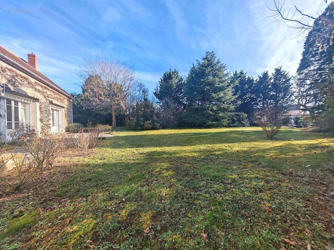 Maison de 338 m2 en vente à Beaumont - photo 3