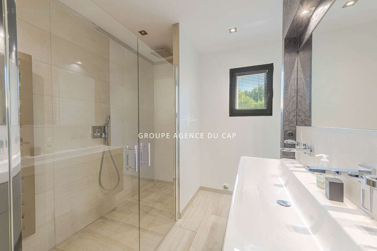 Villa  250 m2  4 chambres et une dependance frejus - photo 10