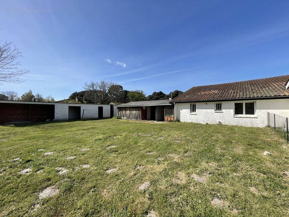 Maison à GRAYAN-ET-L'HOPITAL