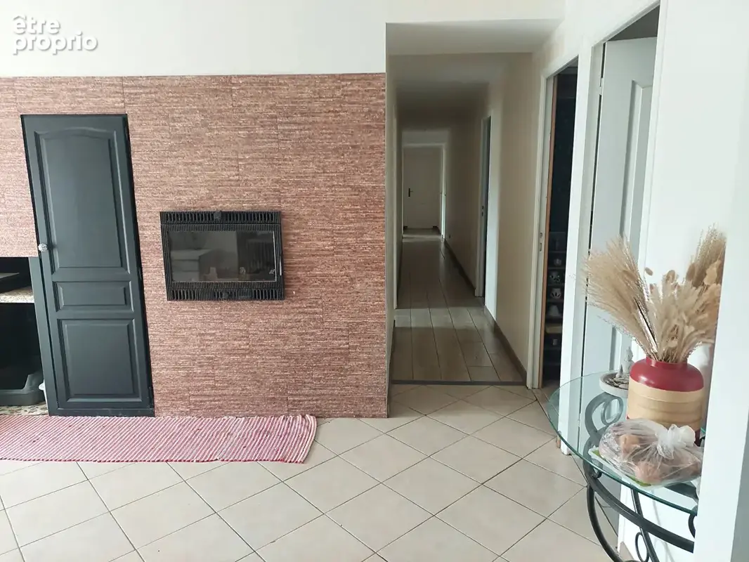 Maison plain-pied 223 m², 6 chambres, hangar et terrain constructible - photo 7