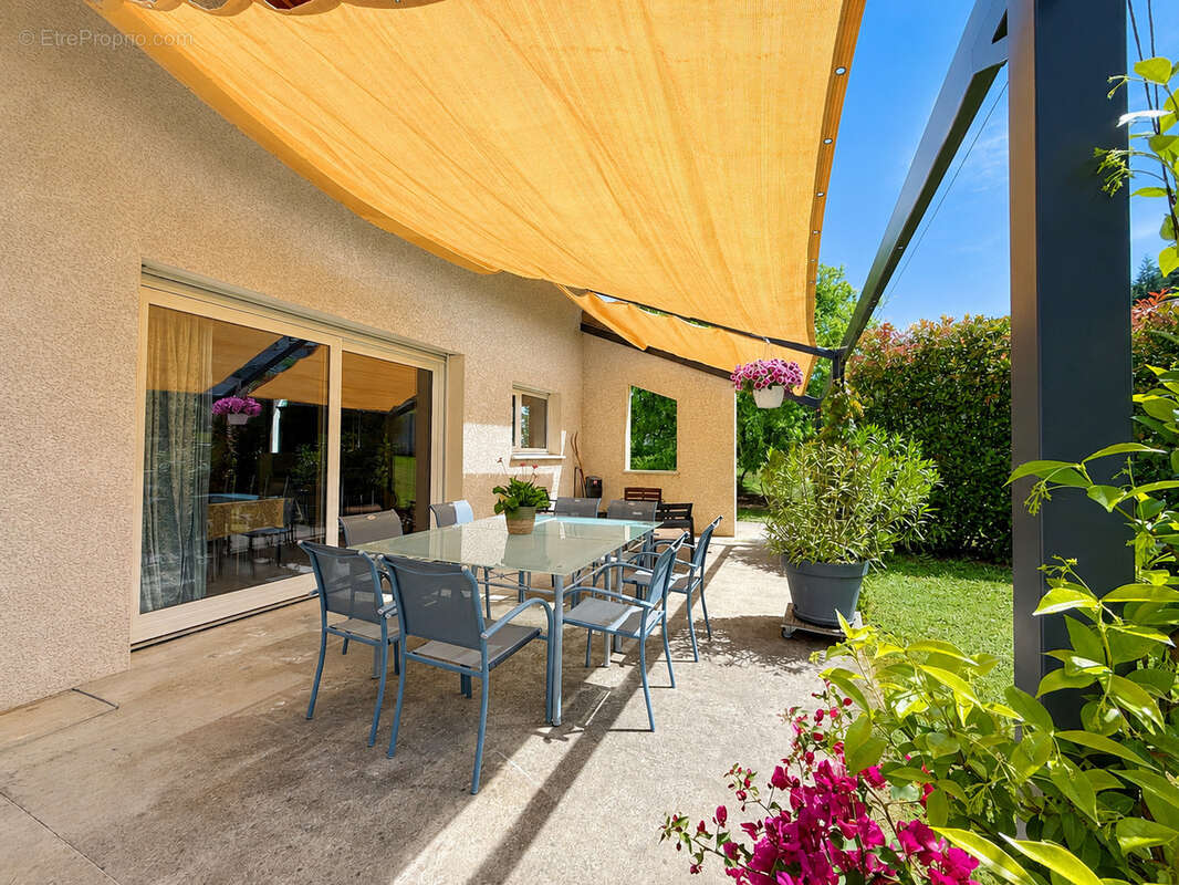Maison à MACLAS