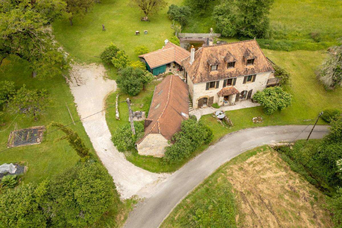 Maison à LA CHAPELLE-AUX-SAINTS