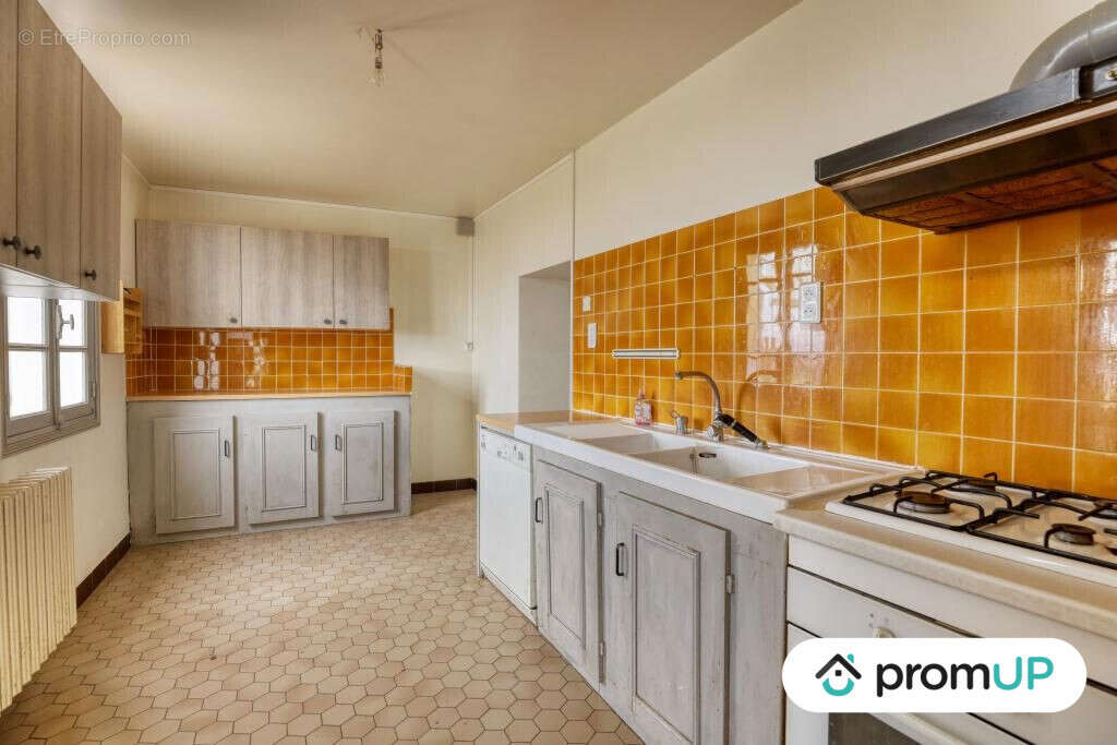 Maison à AINAY-LE-CHATEAU