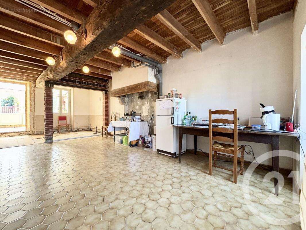 Maison à SAINT-ETIENNE-DE-FURSAC