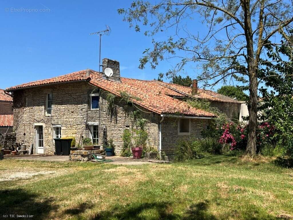 Maison à NANTEUIL-EN-VALLEE