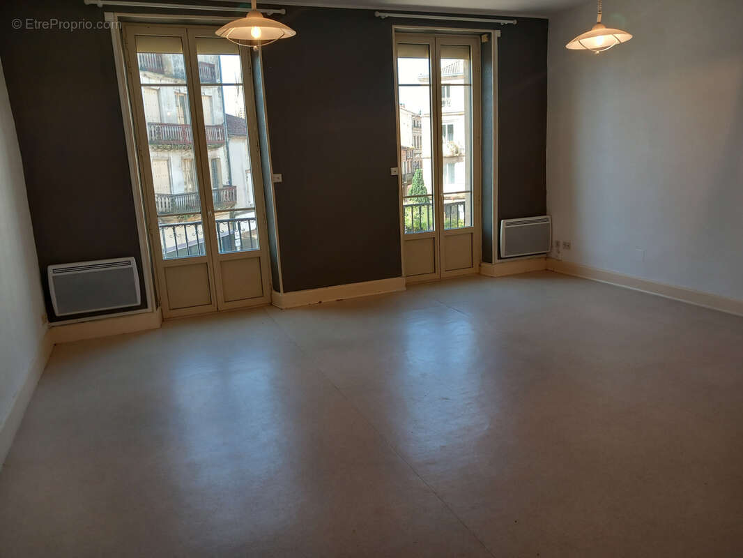 Appartement à FUMEL