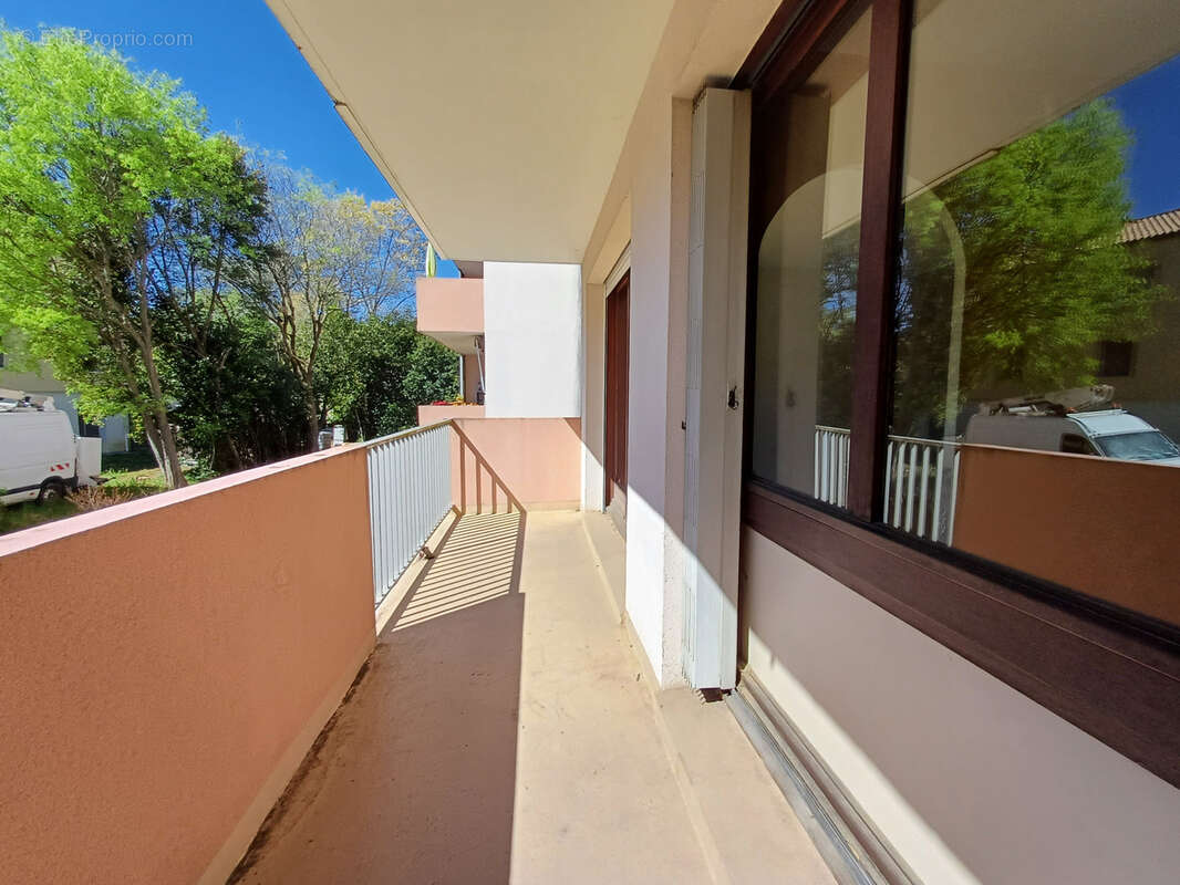 Aubenas - appartement 1 piece 41m2 - balcon et ascenseur - photo 10